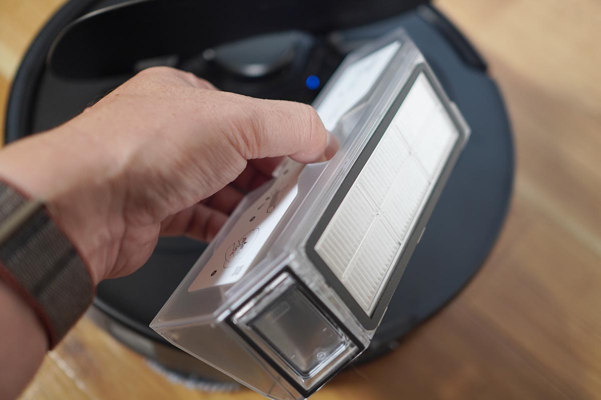 こちらも1週間使用した本体ダストボックス。フィルターの汚れもほとんどなかった