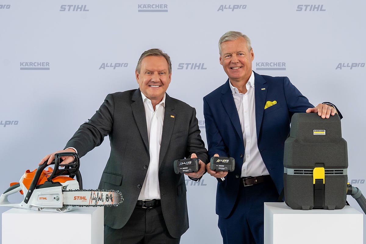 STIHL AG マイケル・トラウブ取締役会会長と、Alfred Karcher SE & Co. KGのハルトムート・イェナーCEO 兼 経営執行役会会長