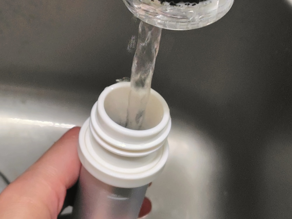 水位線まで水を入れる