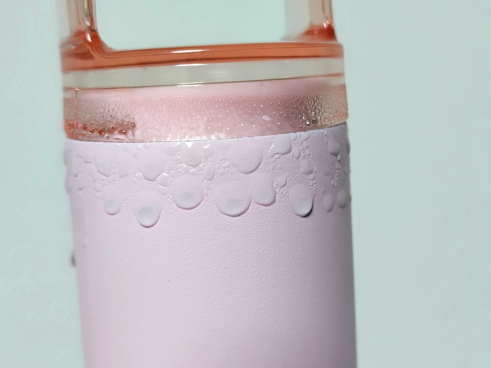 フタが結露し、ホルダー上部にも水滴がついてしまう