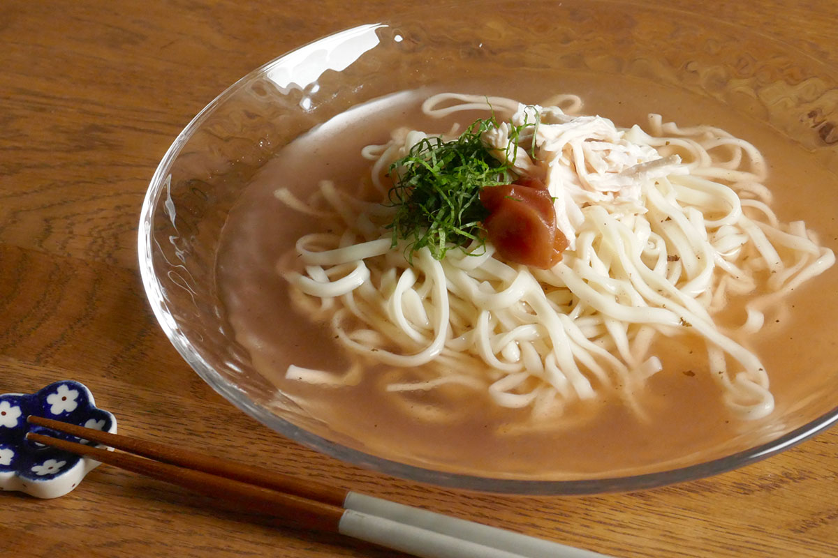 すっぱ辛いスープは飲み干したくなるおいしさ