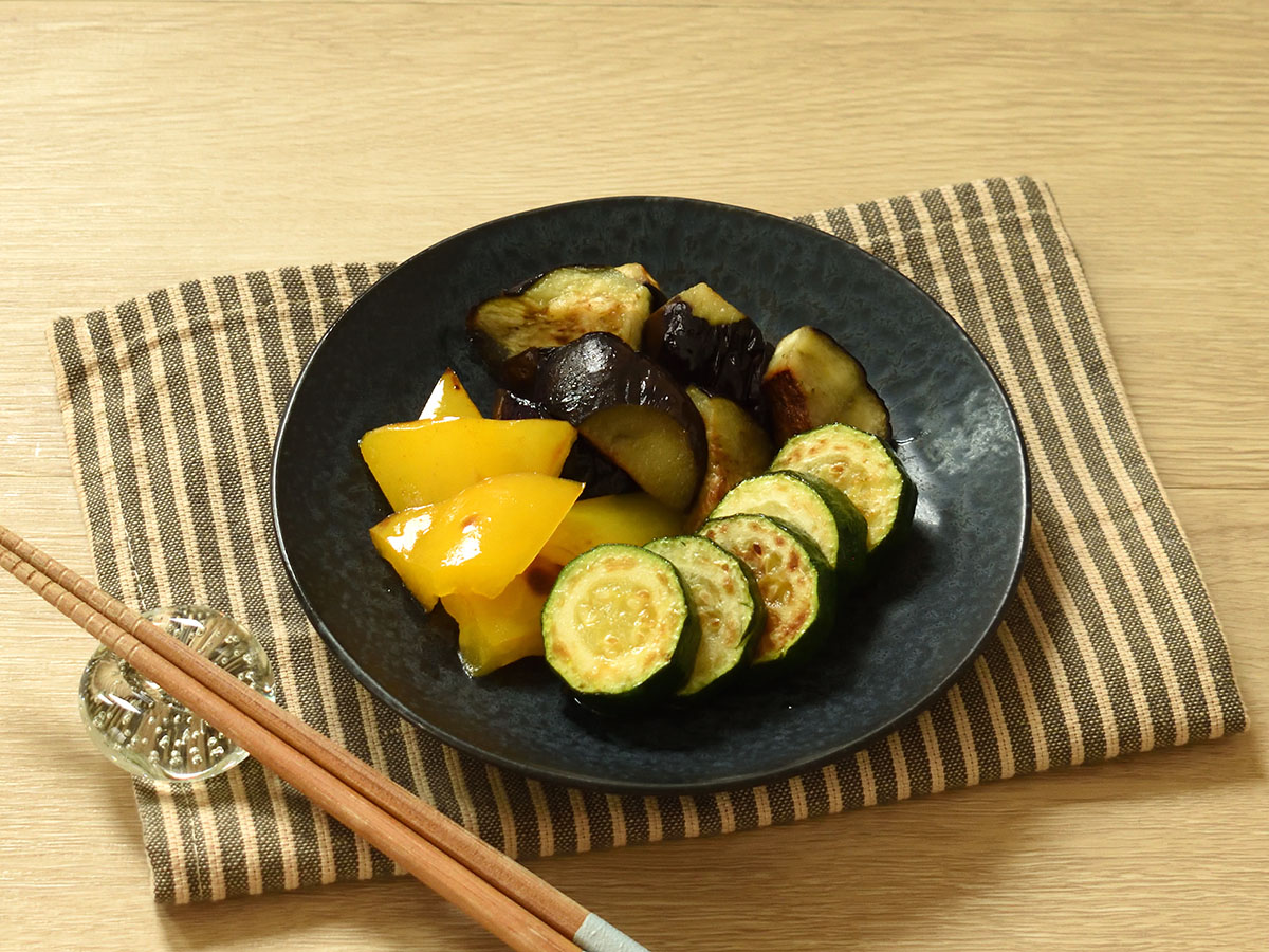 白だしを使って味付けします