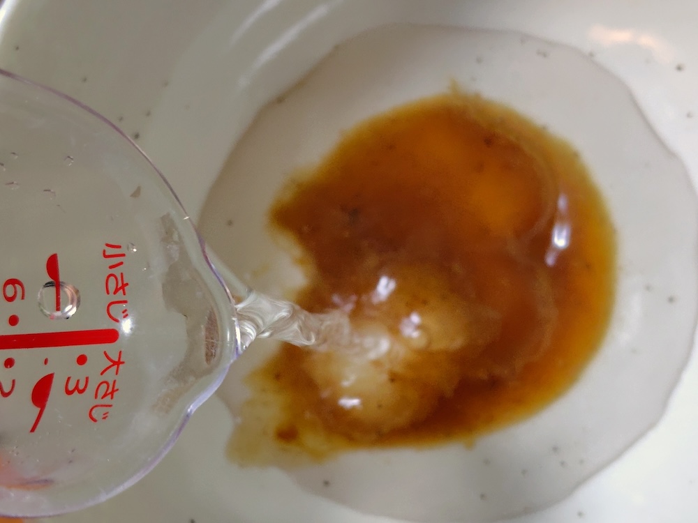 付属のスープを300mlの冷水で薄める