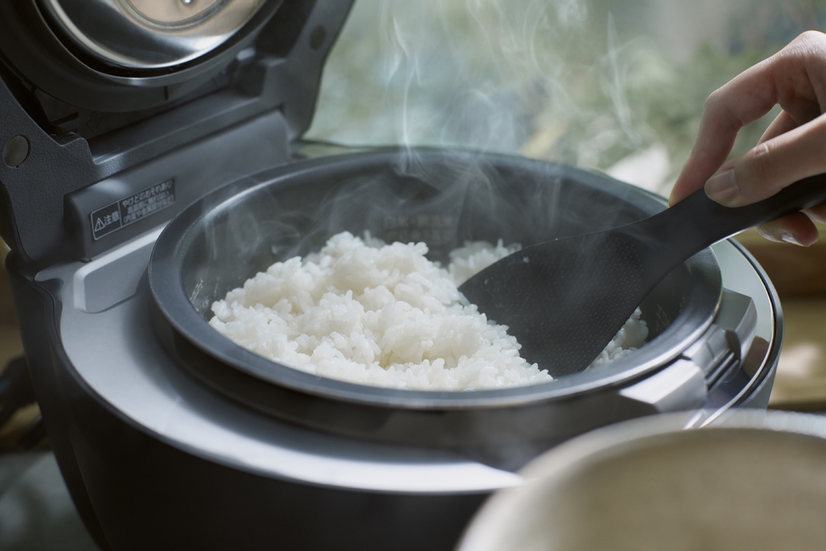 多彩なメニューを備え、ごはんをおいしく炊き上げる