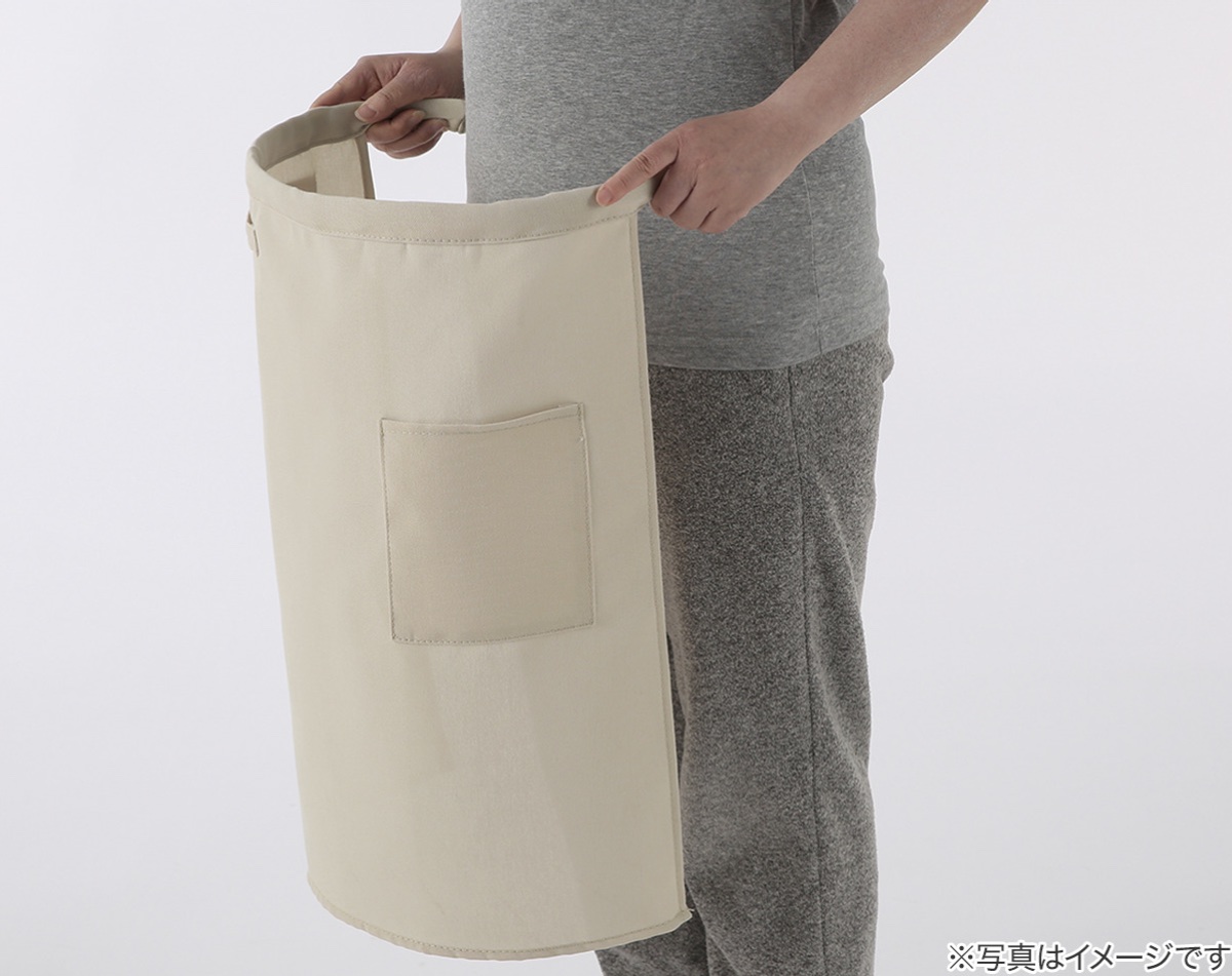 広げて腰にはめるだけで着用できる