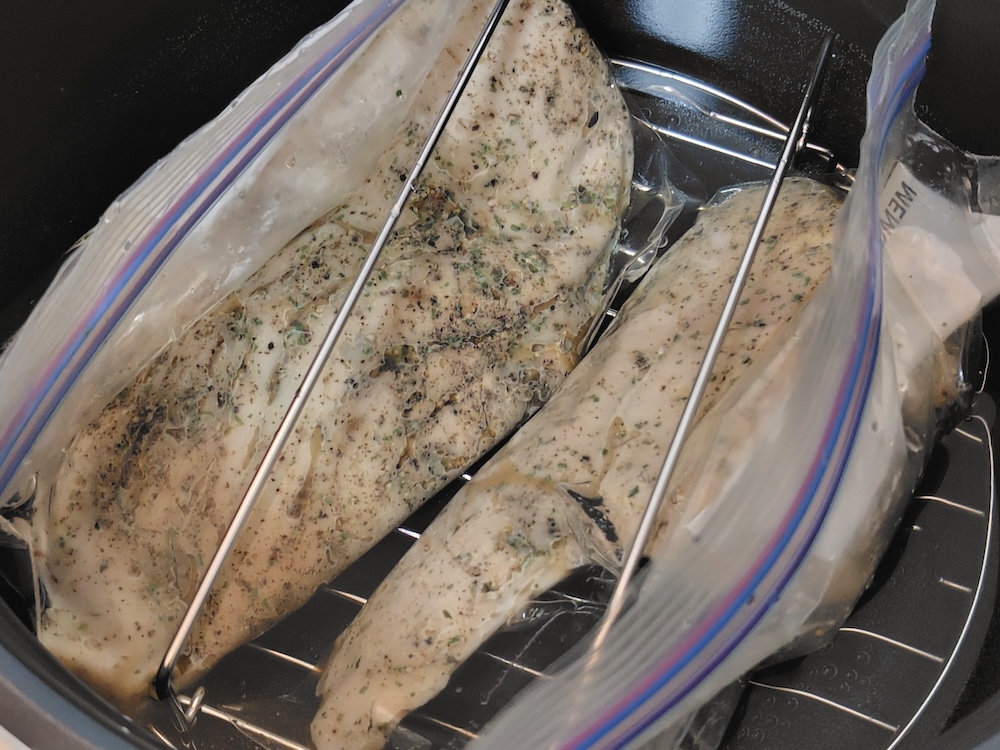 食材が内なべの底に直接ふれないようにする