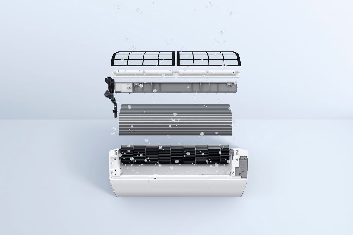 パナソニックのエアコンに搭載される「ナノイーX」は、空気中の菌やウイルスの抑制、ニオイの脱臭、エアコン内部のカビの成長を防ぐ効果などがあるそう(画像提供：パナソニック)