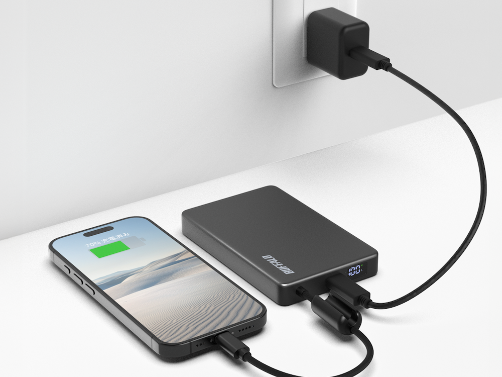 接続機器を充電しながらバッテリー本体も充電できるパススルー充電に対応する