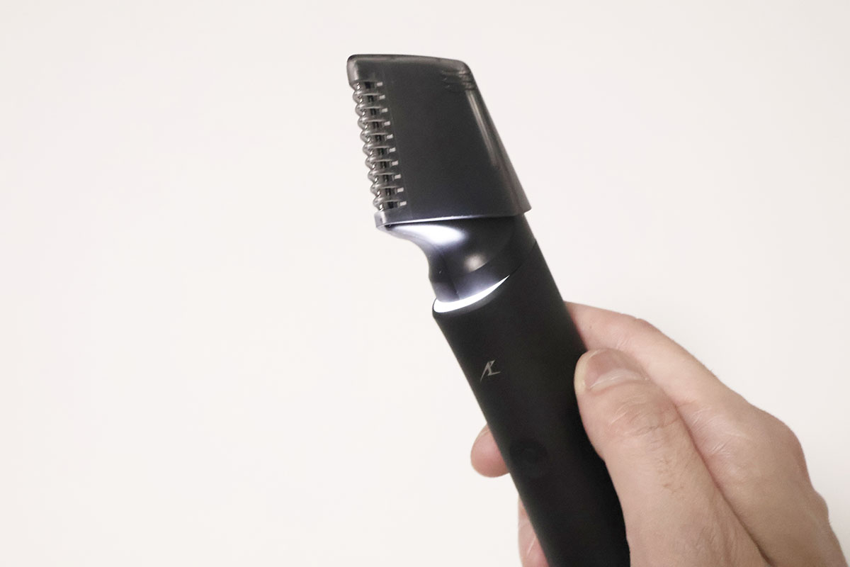 スキンビューLED機能も新搭載。薄暗く影になりやすいバスルーム環境でのVIOやワキを見やすくする機能です