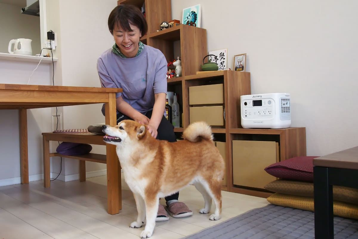 愛犬とともに初めてのポータブル電源を体験