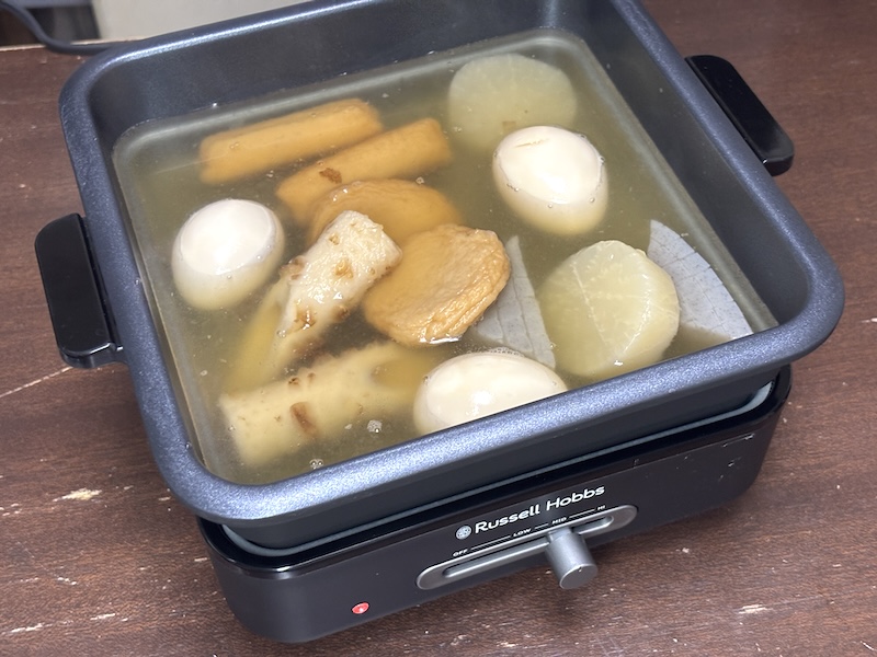 深鍋は意外と容量があるので、2〜3人分のおでんが加熱できる。ラーメンだろうが、焼きおにぎりだろうが、締めの料理にももちろん使えます