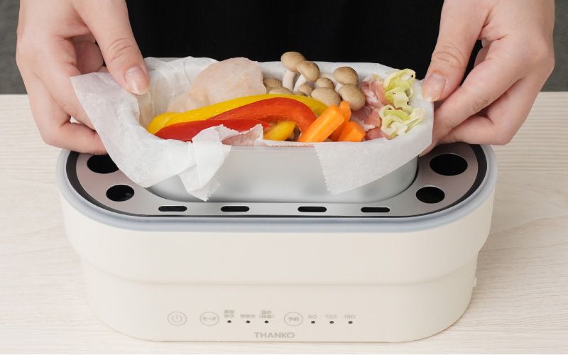 容量約300mlの「おかずトレイ」を備えた