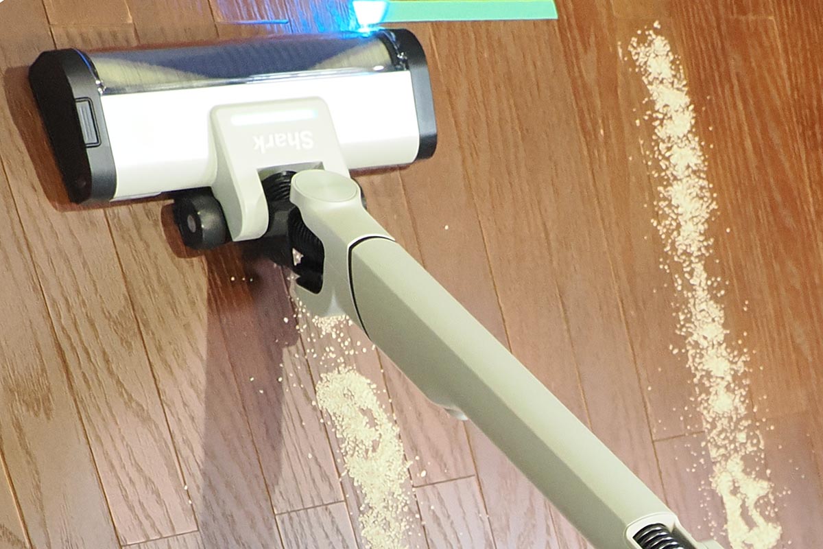 ヘッド部を引いてもゴミを集めやすくした