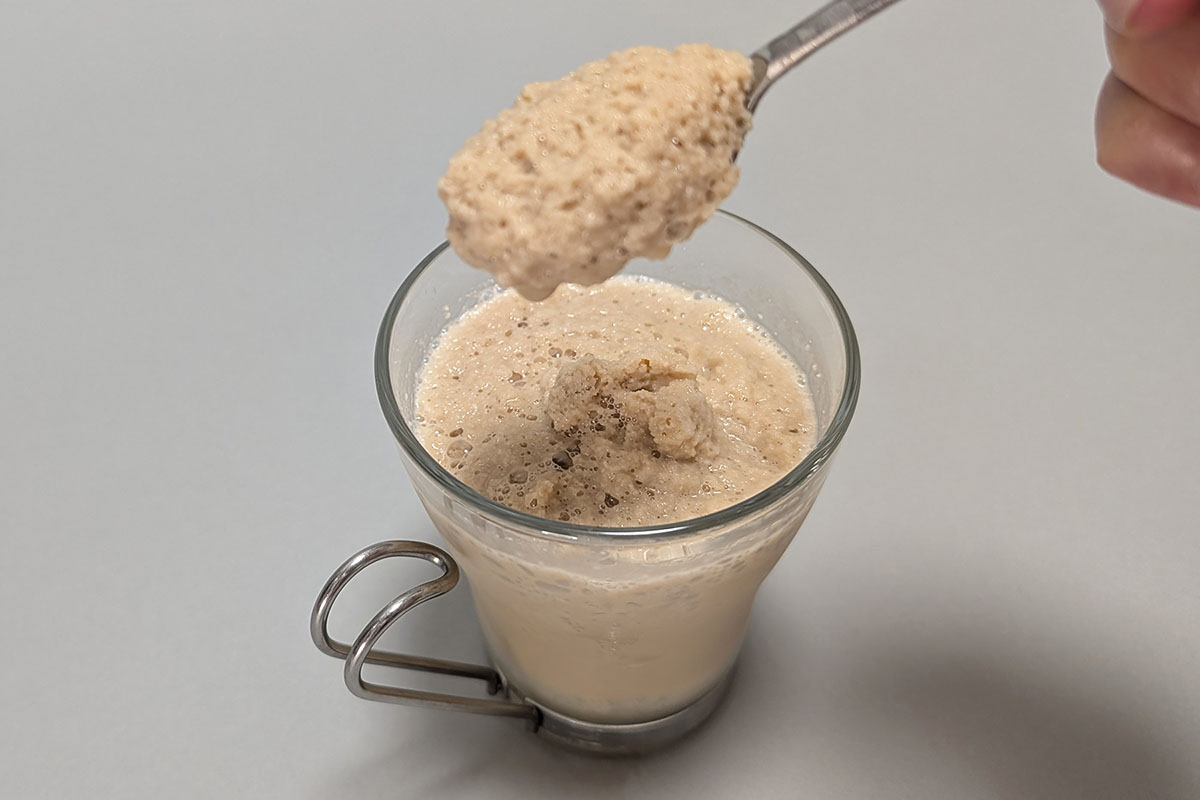 甘めのカフェオレを「フラッペ」メニューでフラペチーノ風にしたもの。ふわっとした口当たりでちょっと面白い