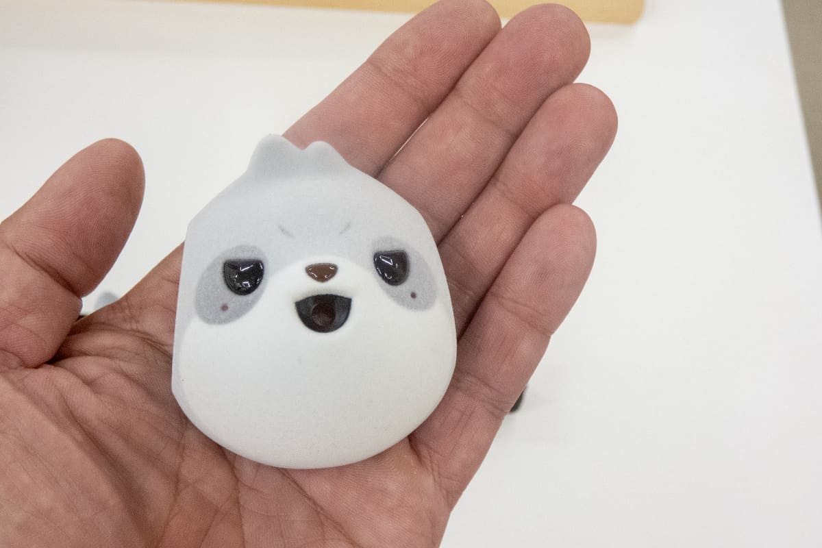 とさかやまゆげのデザインはもちろん、見た目に触り心地にもこだわった