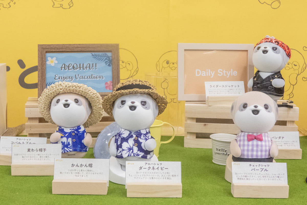 ポケともの衣装やお出かけポーチなどのアクセサリー