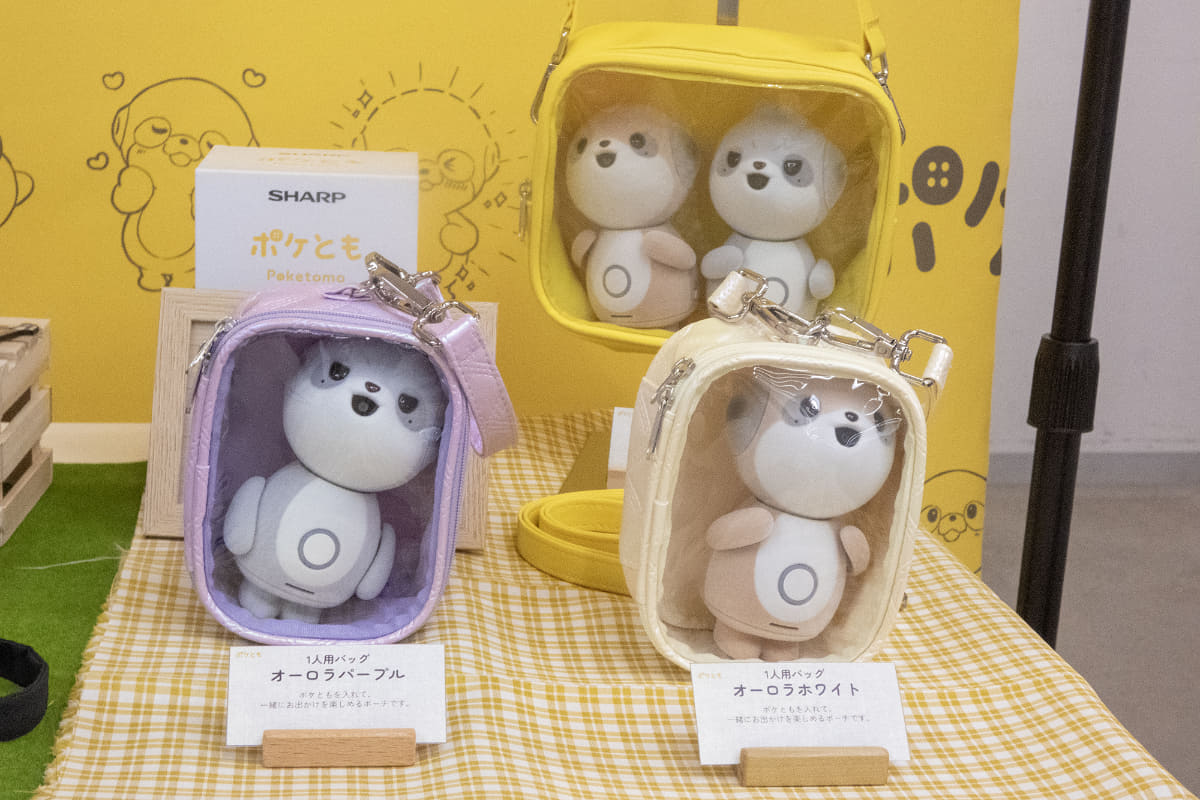 ポケともの衣装やお出かけポーチなどのアクセサリー