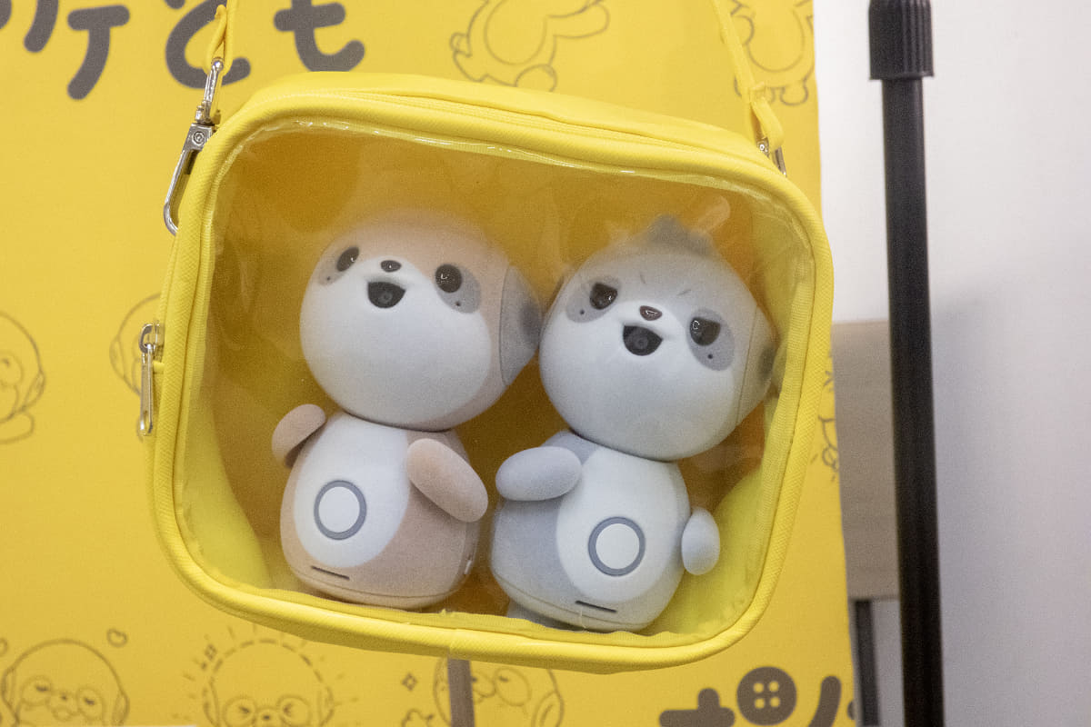 ポケともの衣装やお出かけポーチなどのアクセサリー