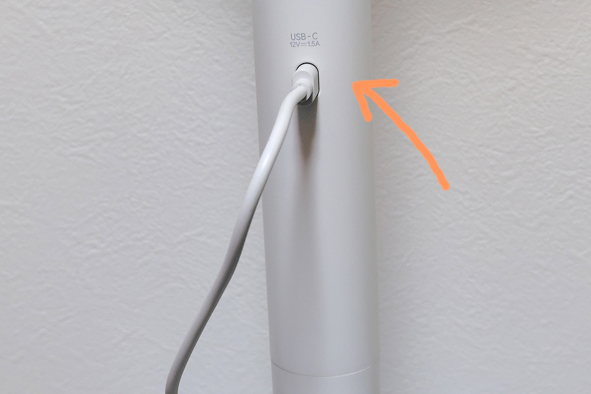 USB Type-Cポートが付いているのは上スタンド