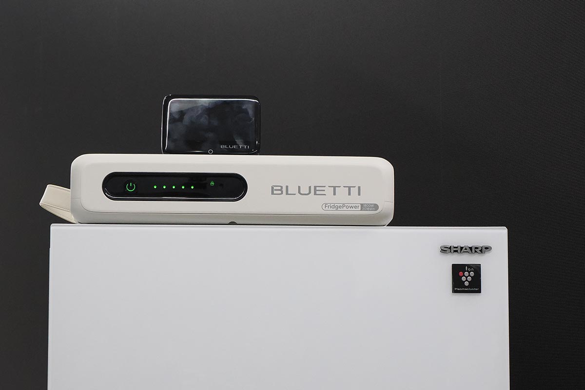 冷蔵庫などの上にのせて使えるポータブル電源「FridgePower」