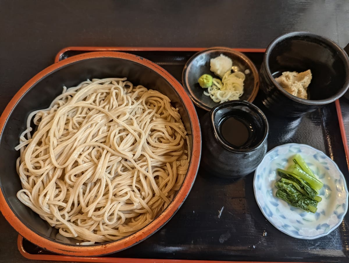 信州名物のくるみ蕎麦を味わったり。くるみの量が多くてびっくり