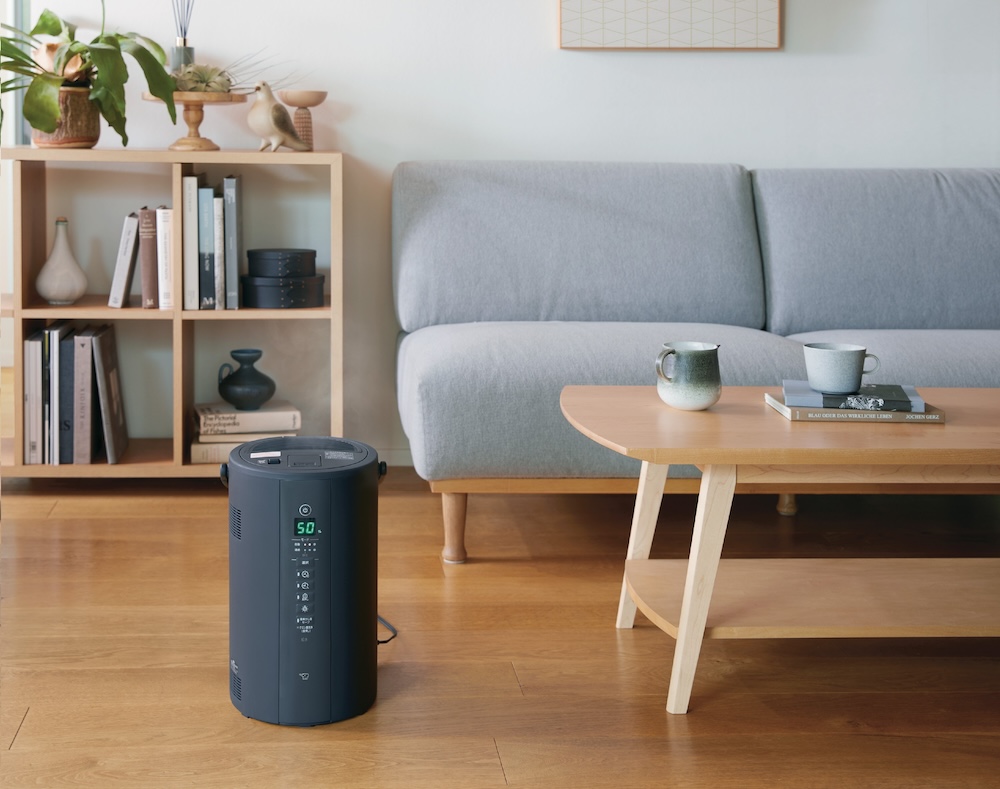 いずれのシリーズも沸騰させた蒸気を約65℃まで冷まして室内の加湿を行なう。写真は長時間加湿タイプの「EE-DG35・50」