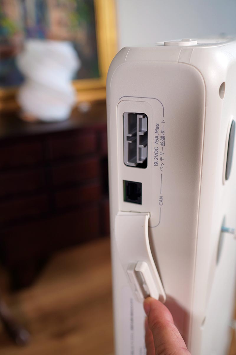 拡張バッテリー接続用端子
