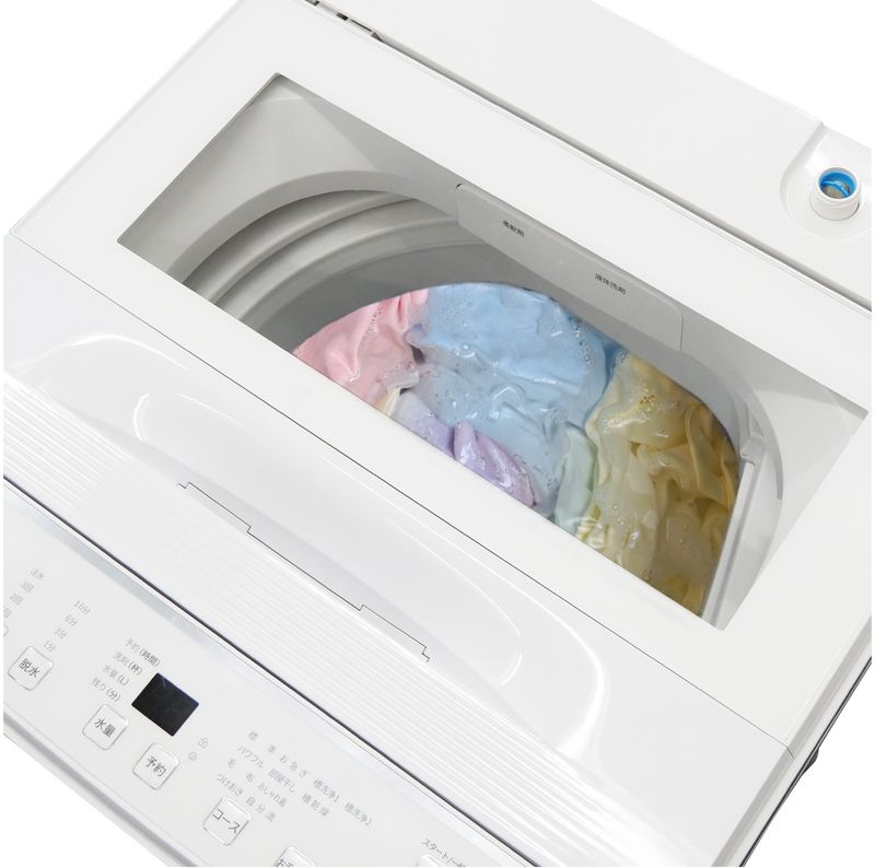 フラットでお手入れしやすいガラス製の上ぶたを採用