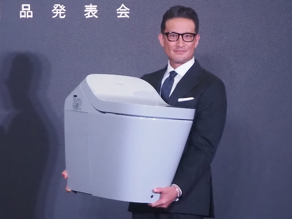 「アラウーノ L-CLASS」を発表。発表会では、ゲストとして松岡昌宏さんが登壇した