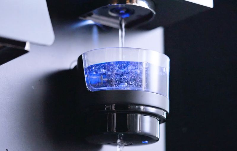 生成したての水素水が飲める専用の外付けカップ