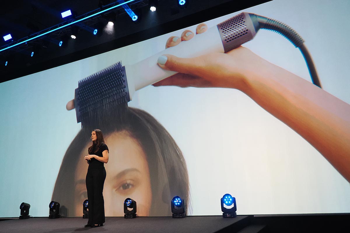 1台3役ブラシのDyson AirSmooth
