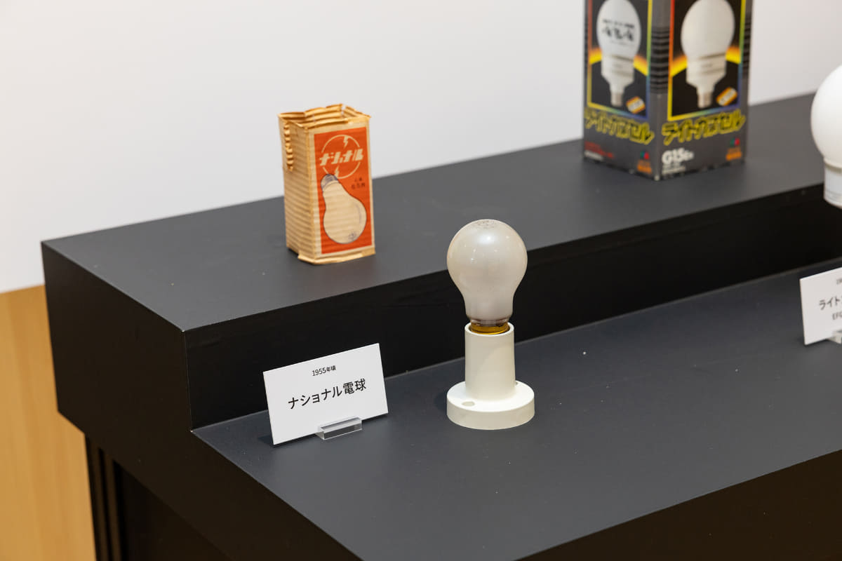 1955年に誕生したナショナル(当時)の電球。蛍光灯は2027年末に製造・輸出入が禁止に