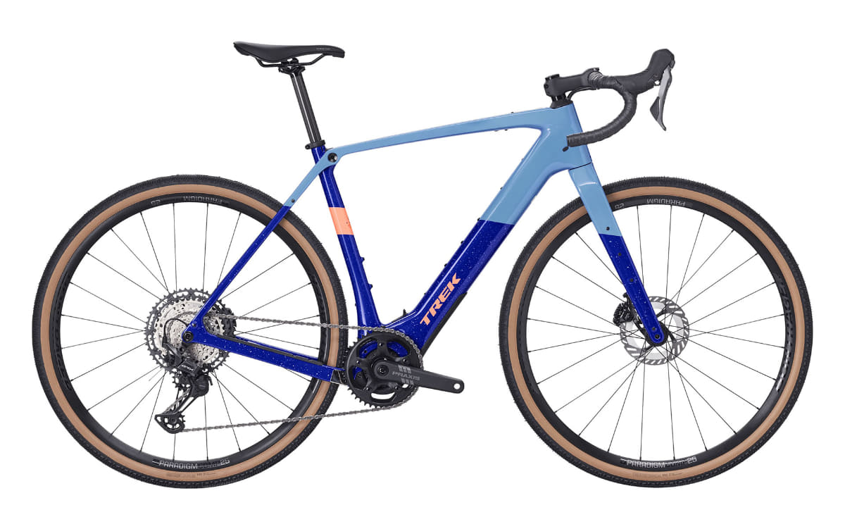 従来カラーの「Fjord Blue/Cobalt Blue」