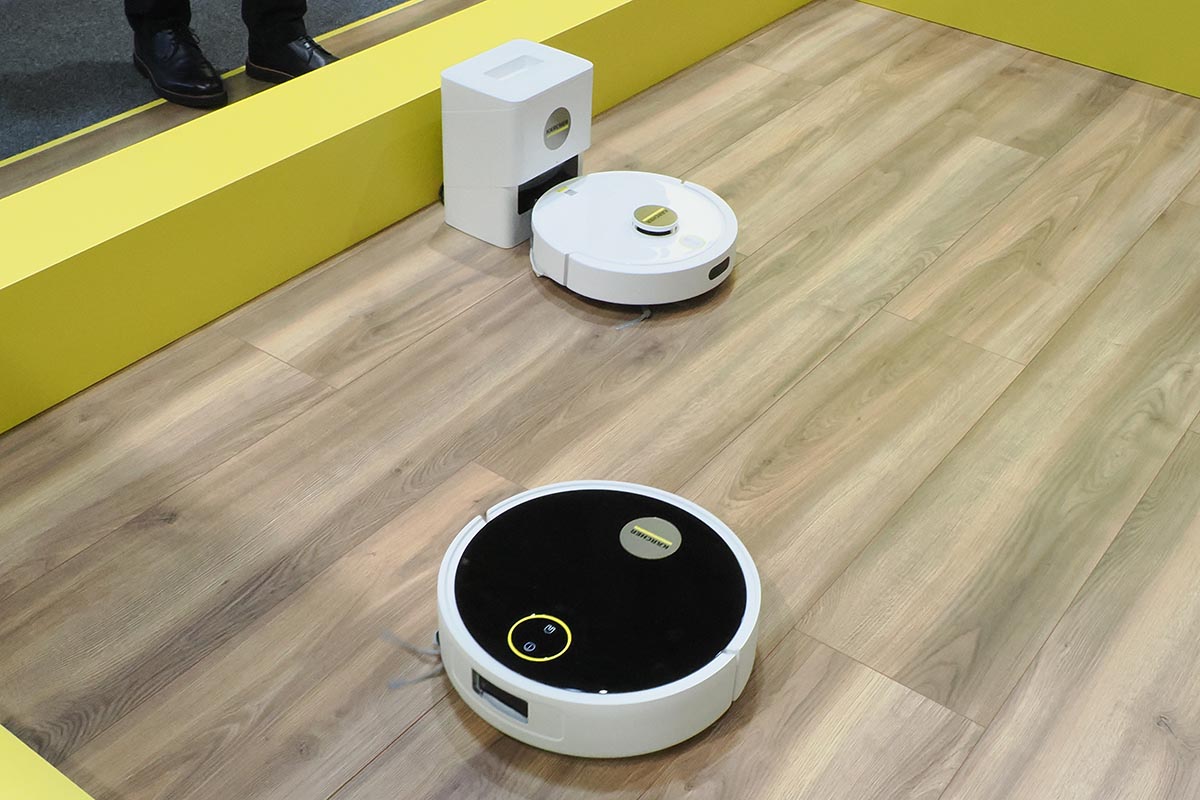 日本では未展開の家庭用ロボット掃除機も展示
