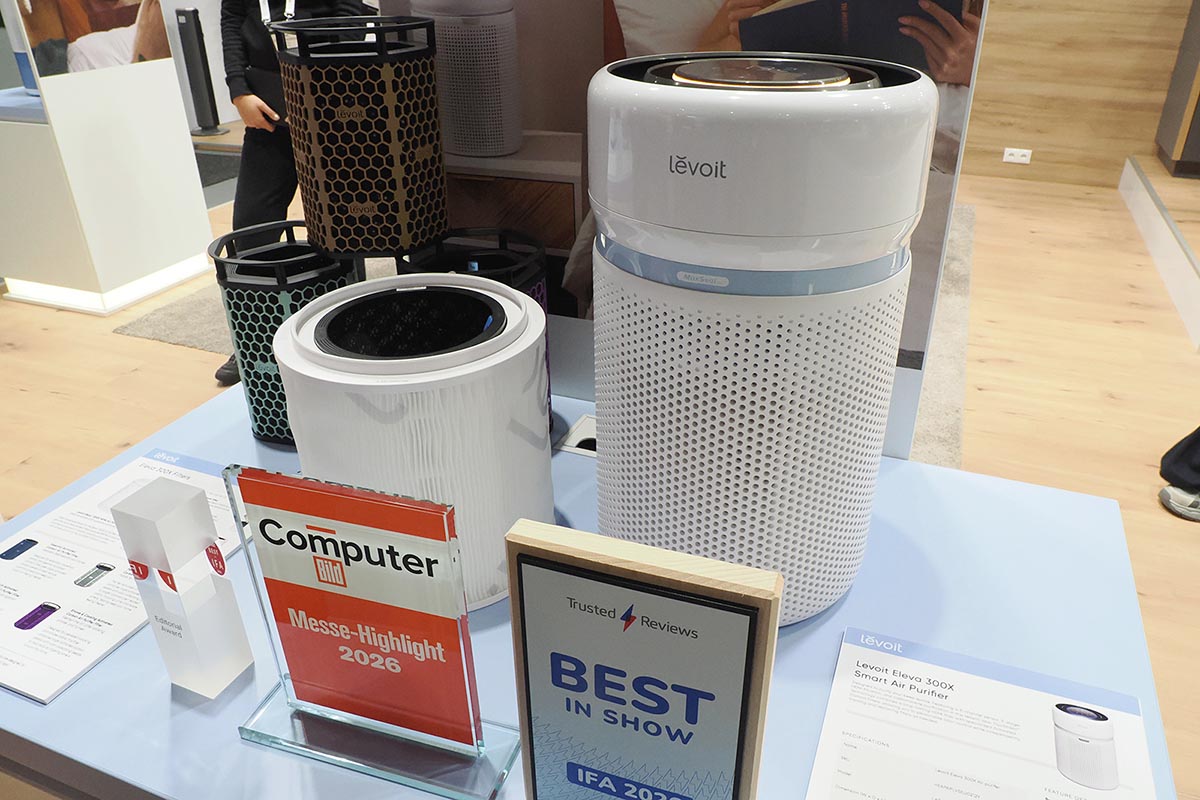 寝室での利用に最適化したという、Levoitの空気清浄機「Eleva 300X」。コンパクトで設置性にも優れています