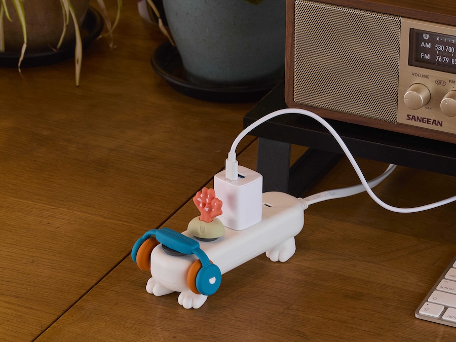 4本脚フォルムを採用した電源タップ「モンタップ(montap)」