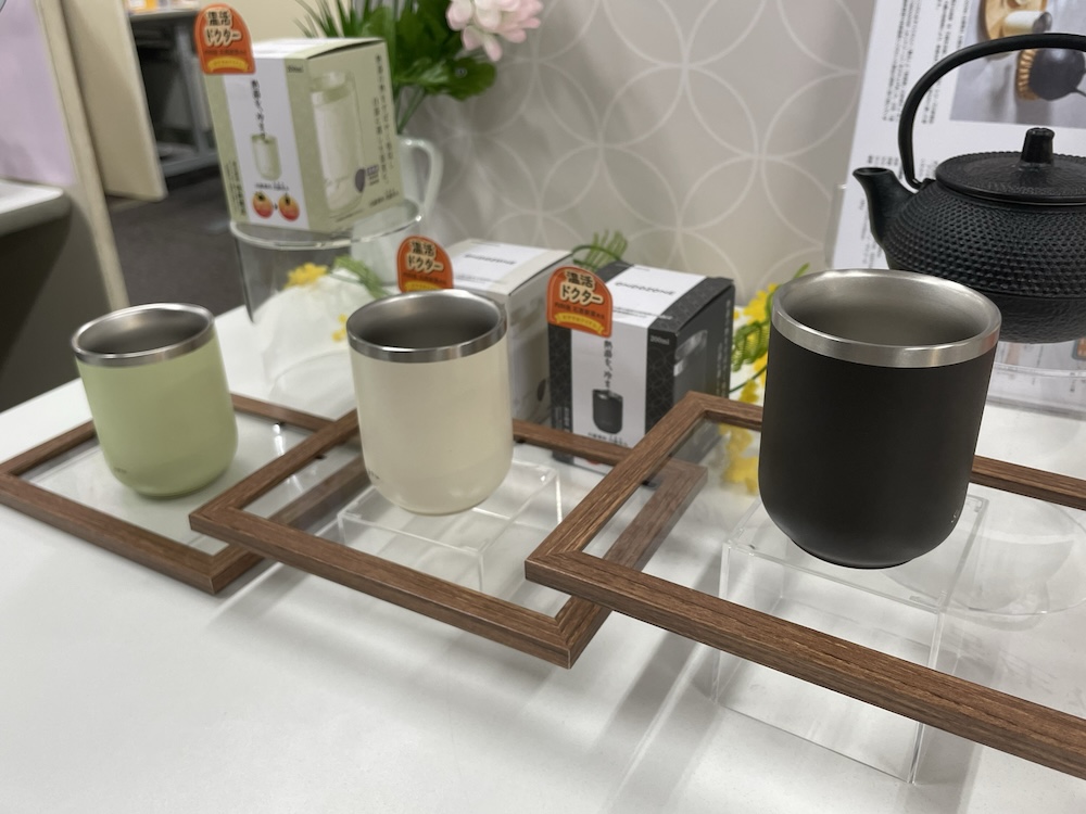 カラーは3色