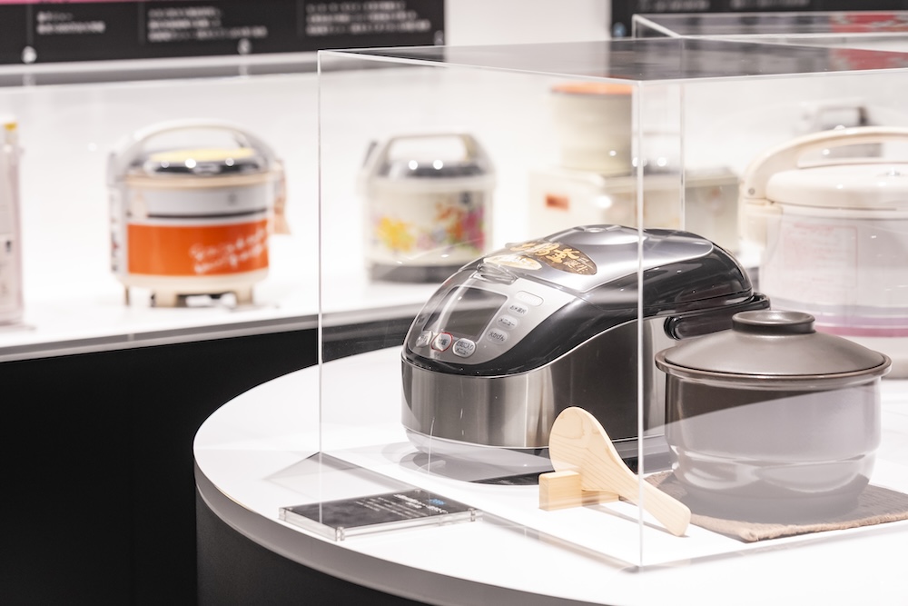 本物の土鍋を使った初代の「土鍋IH炊飯ジャー＜炊きたて＞JKF-A型」