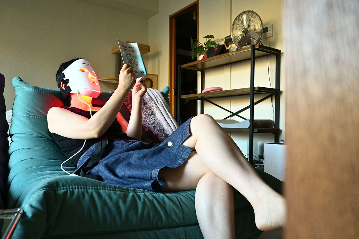本を読んだり、スマホを見たり。怠けながらケアできるっていい