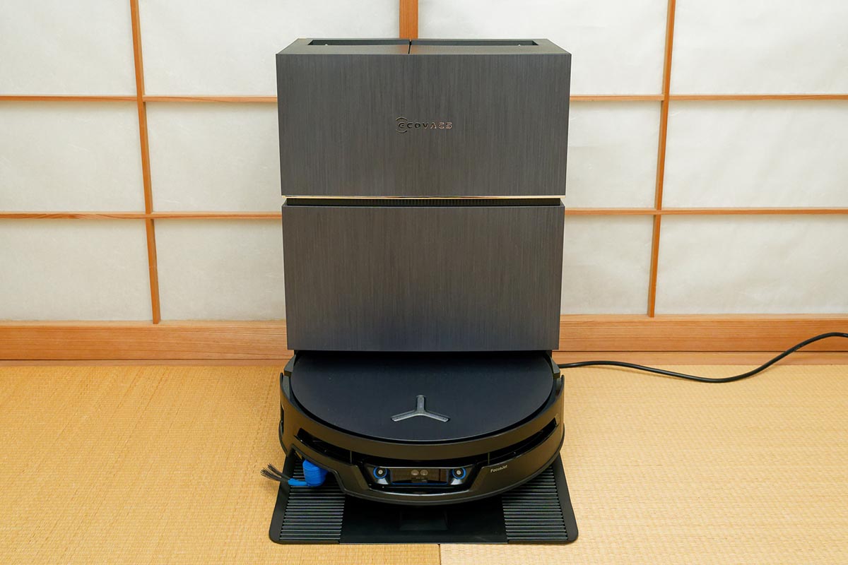 DEEBOT X12S PRO OMNIの本体とステーション