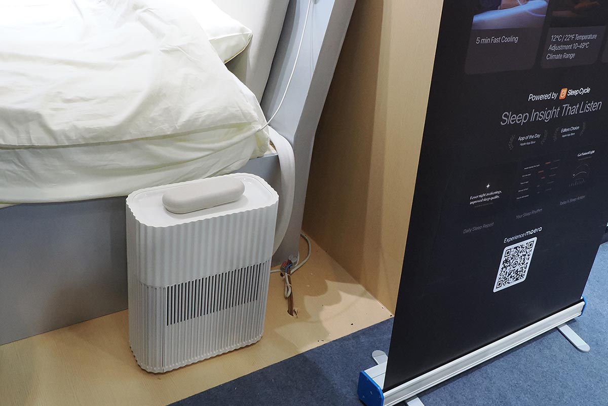 センサーでトラッキングしながら、水を循環させてマットレストッパーの温度を調整します