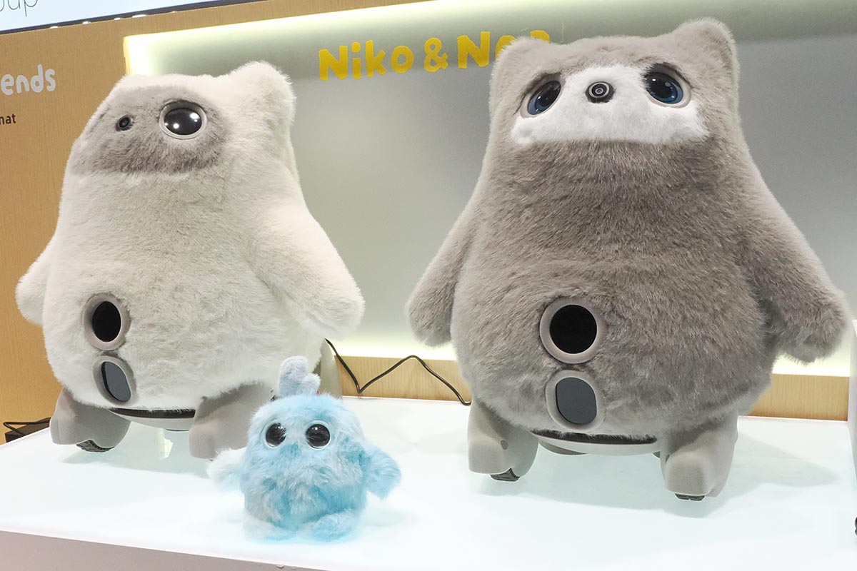 先に登場したKATAフレンズ(奥)に比べて、新しいKATAフレンズ mini(手前)はコンパクト