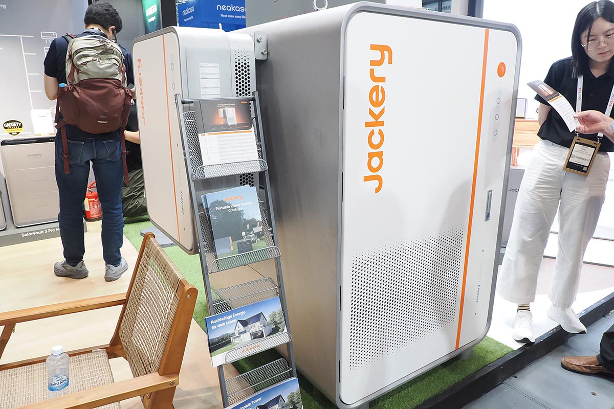 大型で大容量。集合住宅施設などへの導入を想定した「Energycore 100kWh」