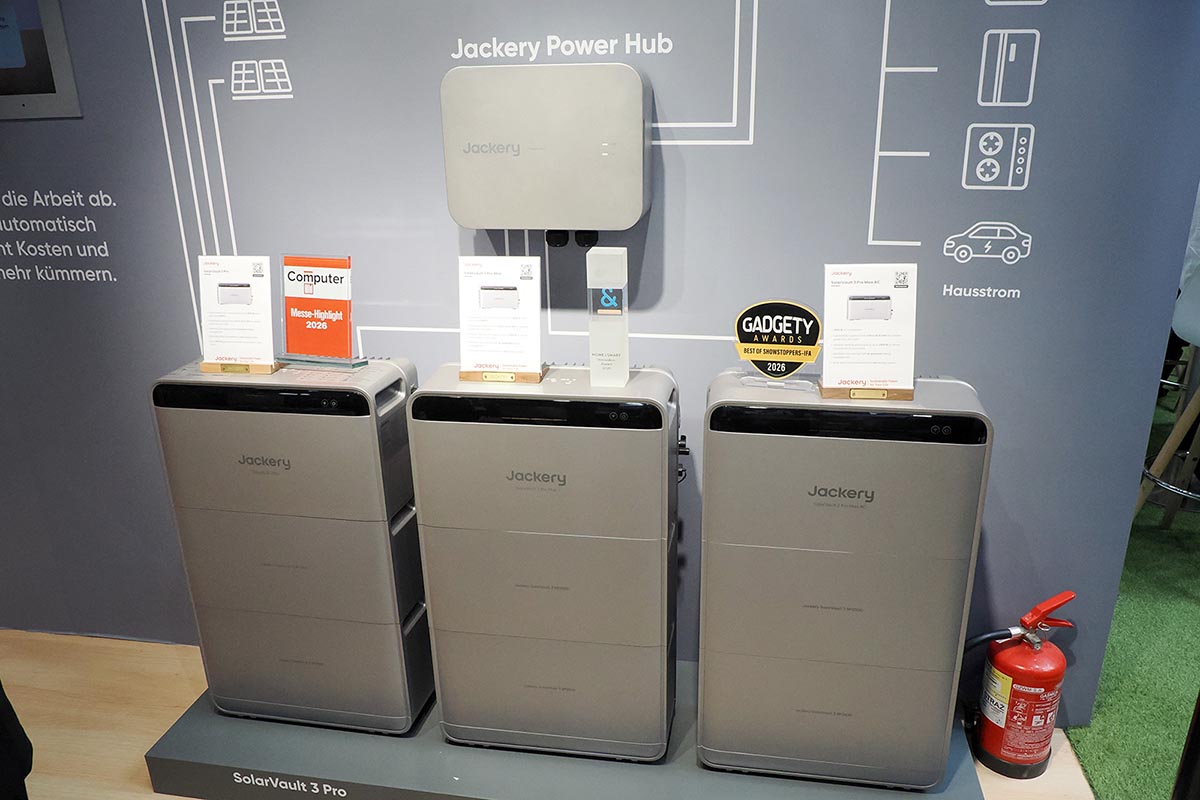 欧州で積極展開するJackeryのバルコニー型ソーラー蓄電システム「SolarVault 3シリーズ」