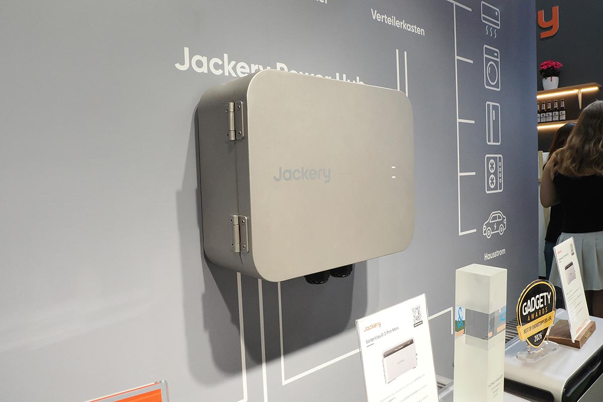 Power Hubを介すると、複数台の「SolarVault 3」シリーズを接続して使えます