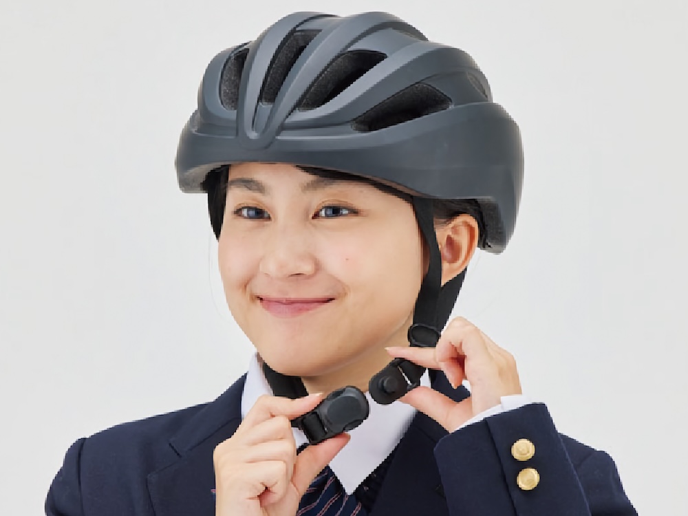 マグネットバックルを採用した自転車用ヘルメット