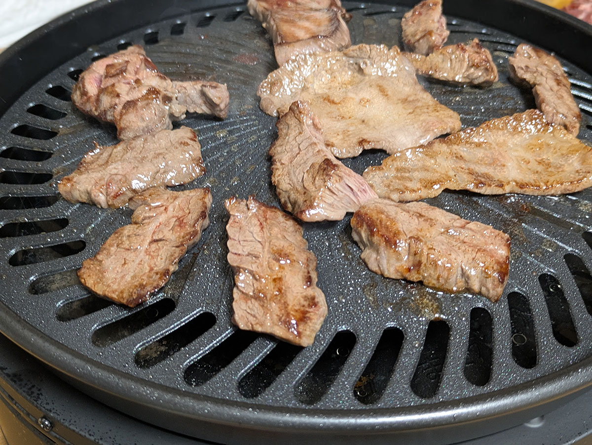 表面がカリッと焼けながらもジューシーな仕上がり。余分な脂が落ちているのも嬉しい