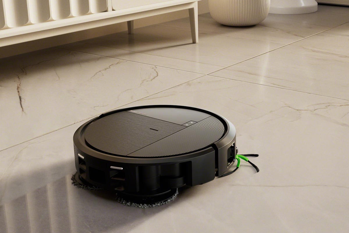 コンパクトな本体ながら掃除性能も高いバランスの良さが魅力の「Roomba Plus 575 Combo ロボット + AutoWash 充電ステーション」