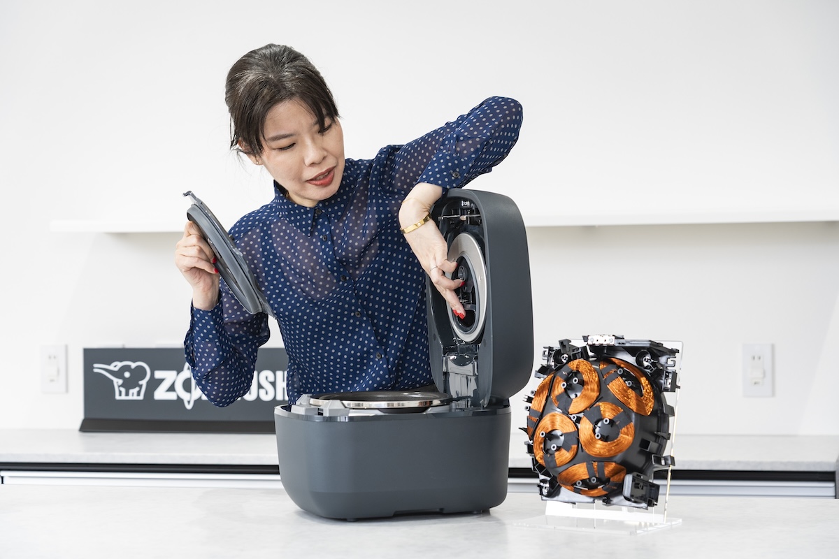 個人的に気に入ったのが、内ぶたを外すと蒸気口の中まで掃除できる構造。蒸気口内部はまったく掃除できない構造の炊飯器も多いのです