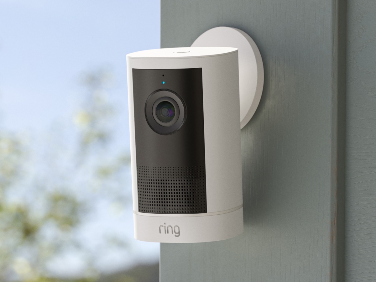 Amazonのホームセキュリティカメラ(写真はRing Outdoor Cam 4K Plus)